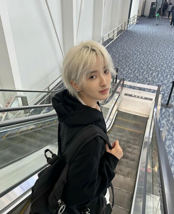 phong cách bí ẩn avatar nam tóc trắng