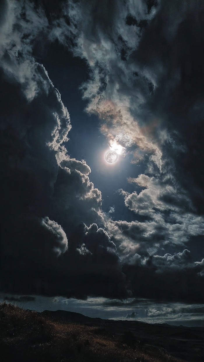 trăng đứng giữa bầu trời