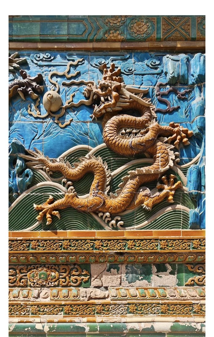 tường rồng hợp mệnh thổ