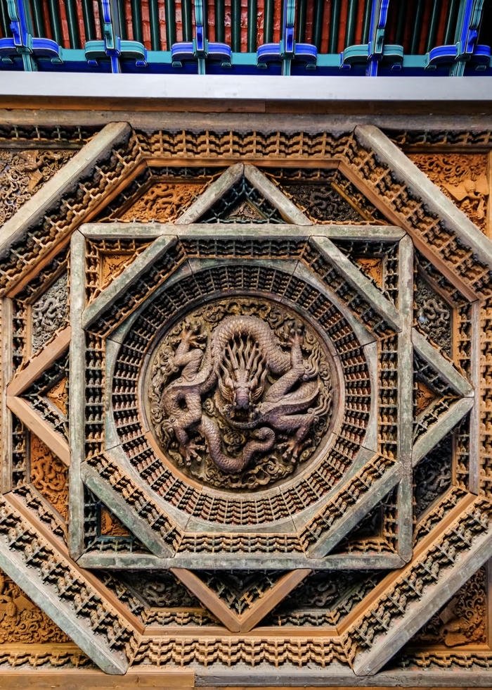 tường rồng tạo điểm nhấn