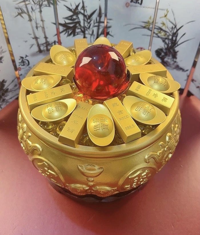 tượng thần tài phong thủy màu vàng